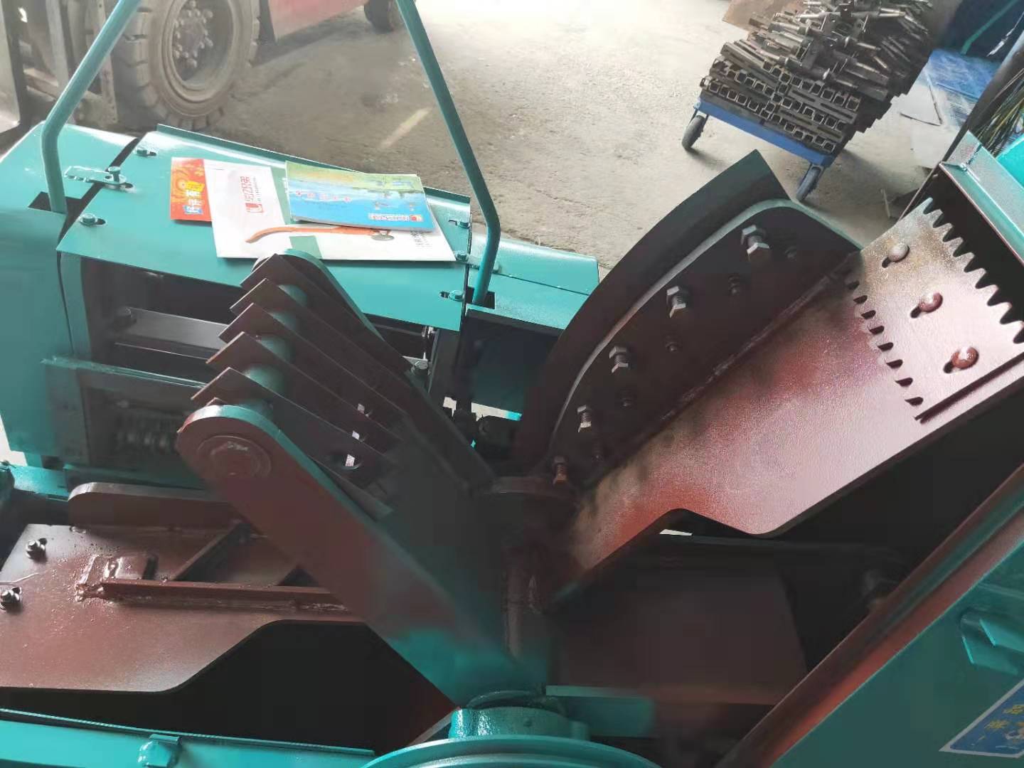 大型鍘草機在冬天使用需要注意什么？10噸鍘草機需要注意什么？